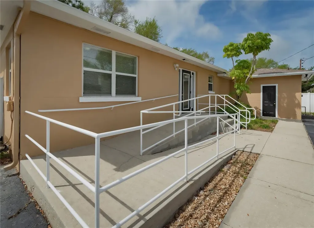6465 1st Avenue S St Petersburg FL 33707