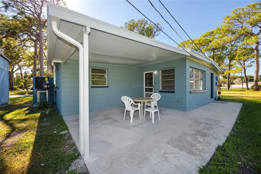 647 Garland Street N St Petersburg FL 33703