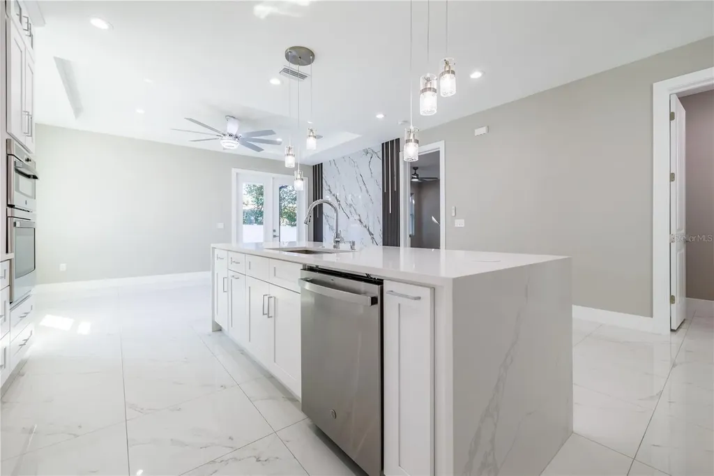 4006 W La Salle Street Tampa FL 33607
