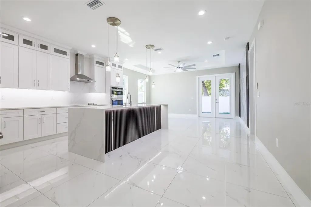 4006 W La Salle Street Tampa FL 33607