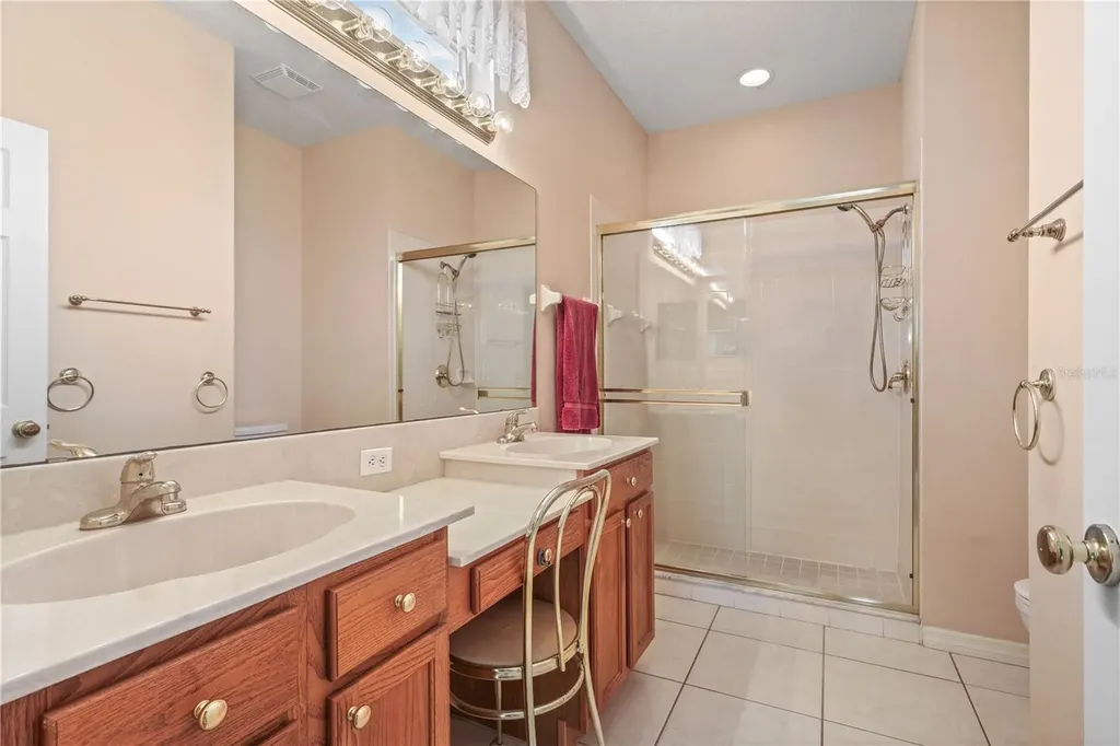 5724 43rd Court E Bradenton FL 34203