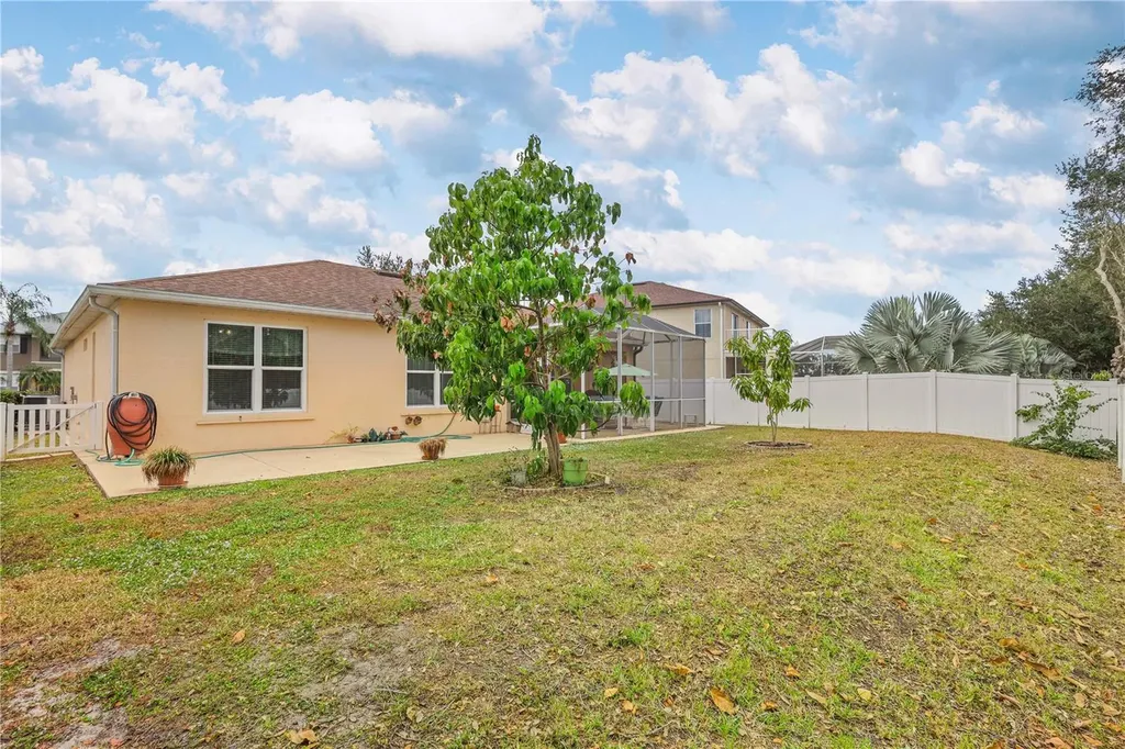 5724 43rd Court E Bradenton FL 34203