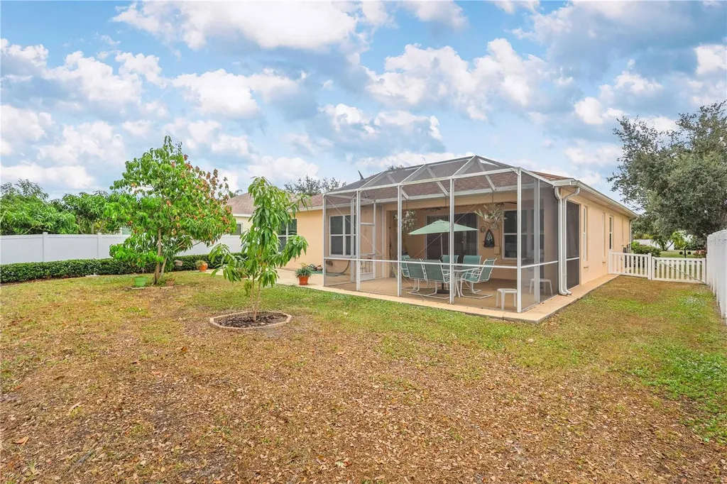 5724 43rd Court E Bradenton FL 34203