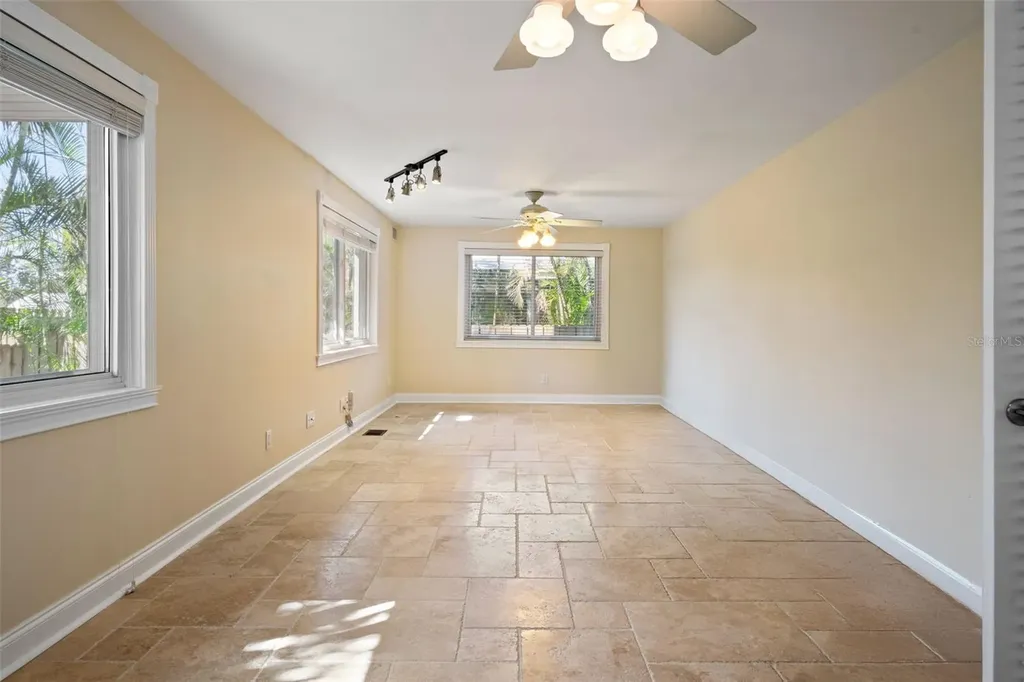 5512 Avenida Del Mare Sarasota FL 34242