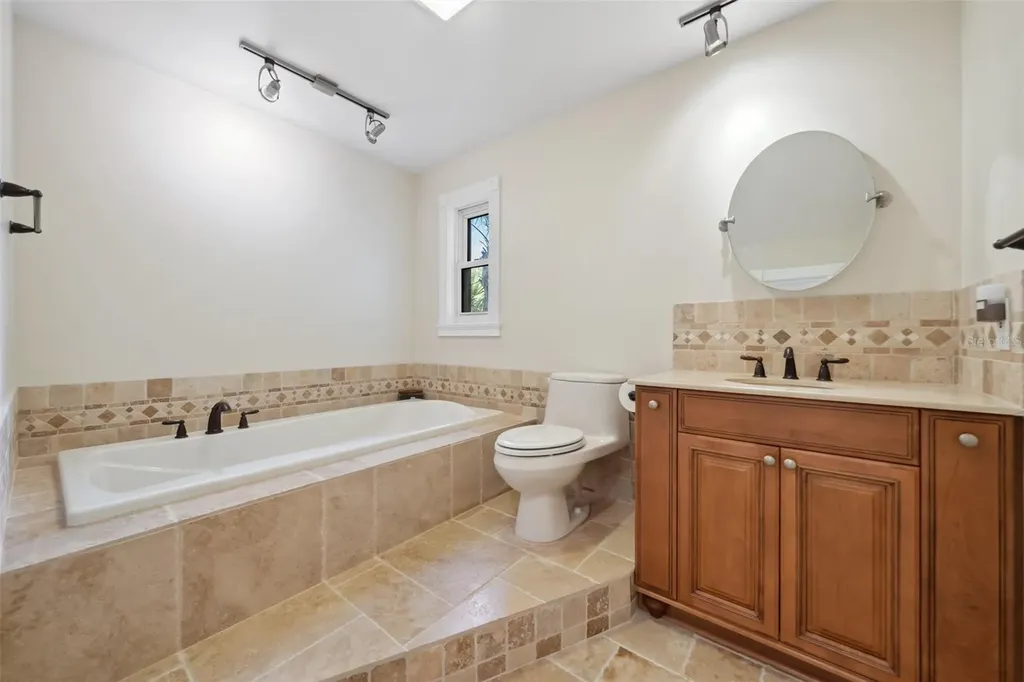 5512 Avenida Del Mare Sarasota FL 34242