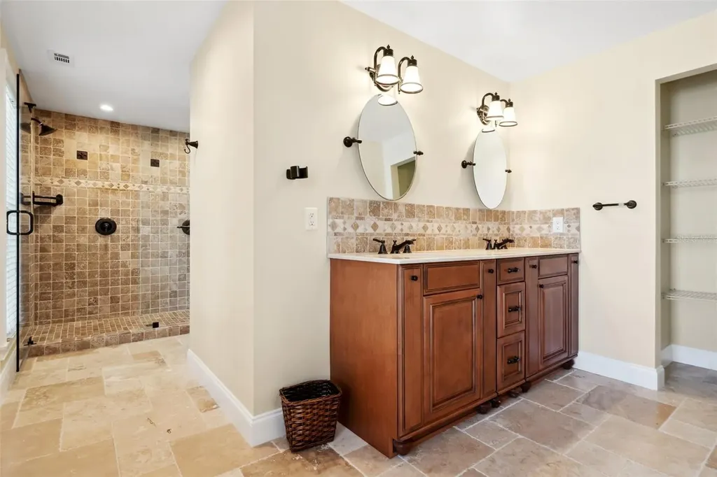 5512 Avenida Del Mare Sarasota FL 34242