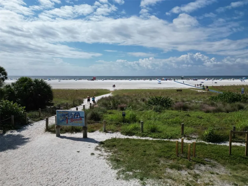 5512 Avenida Del Mare Sarasota FL 34242