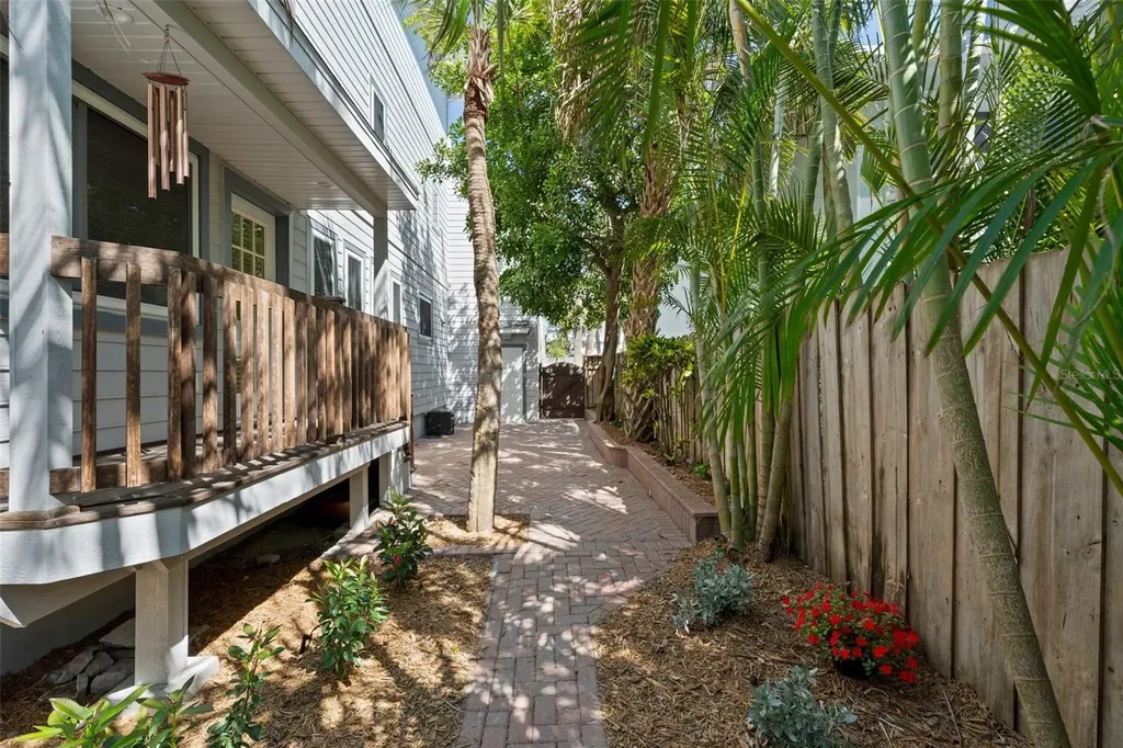 5512 Avenida Del Mare Sarasota FL 34242