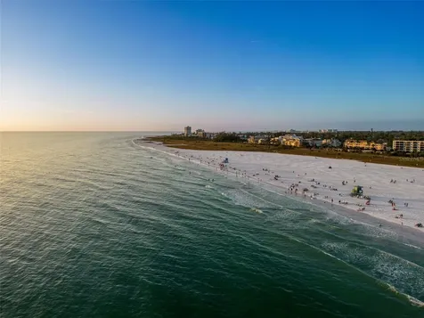 5512 Avenida Del Mare Sarasota FL 34242