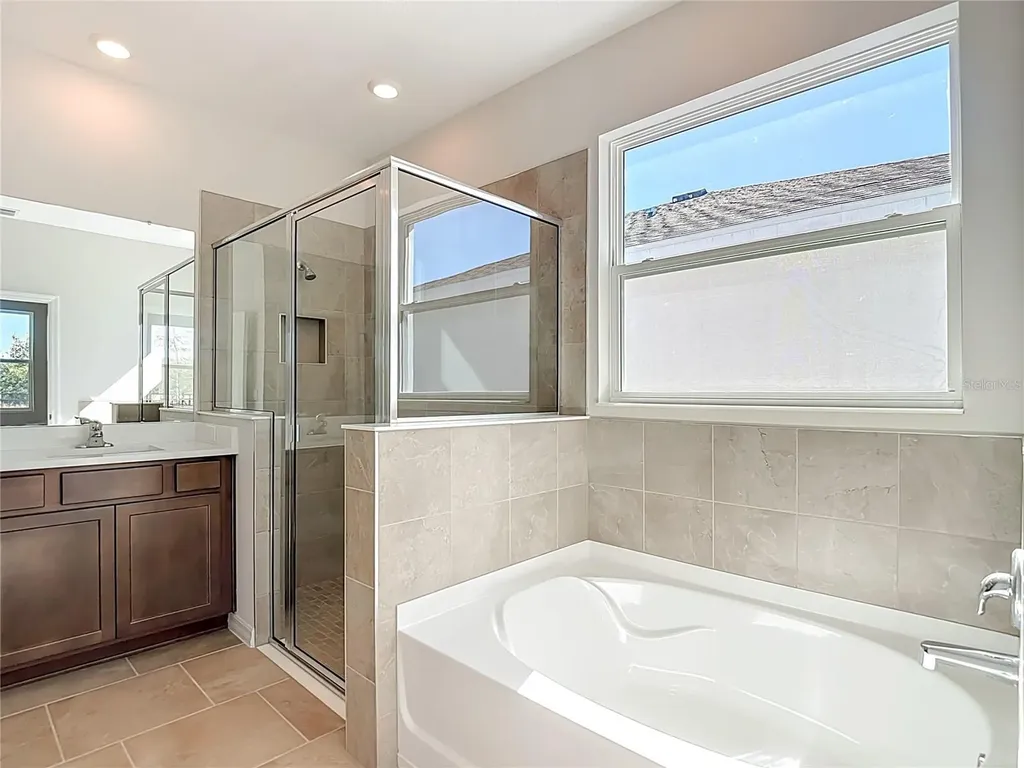 10471 Bridgegate Heights Loop San Antonio FL 33576