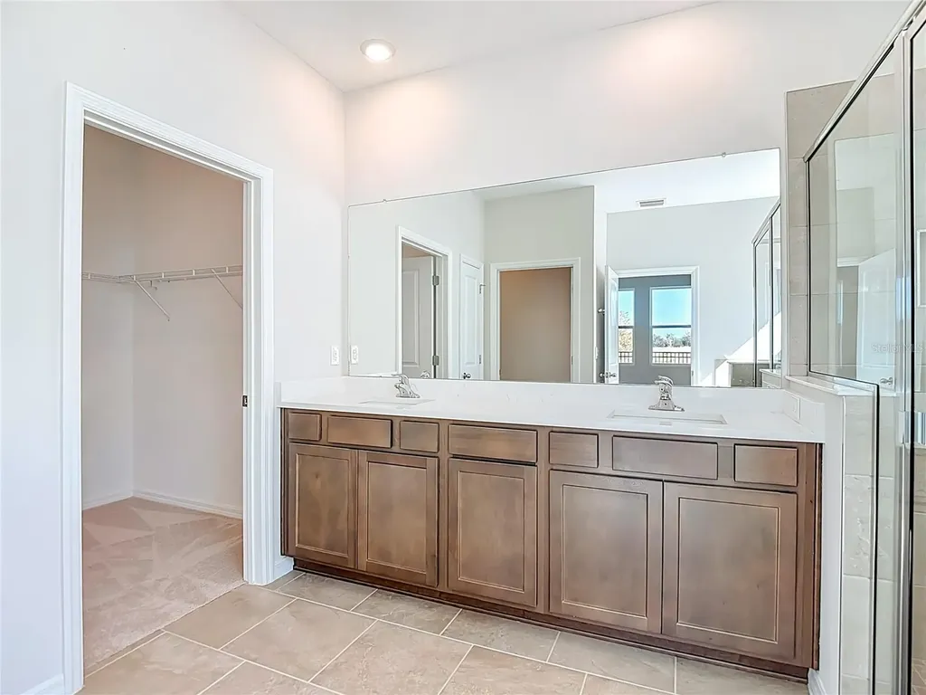 10471 Bridgegate Heights Loop San Antonio FL 33576