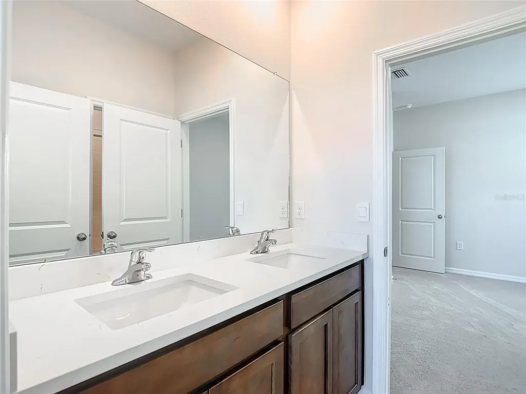 10471 Bridgegate Heights Loop San Antonio FL 33576
