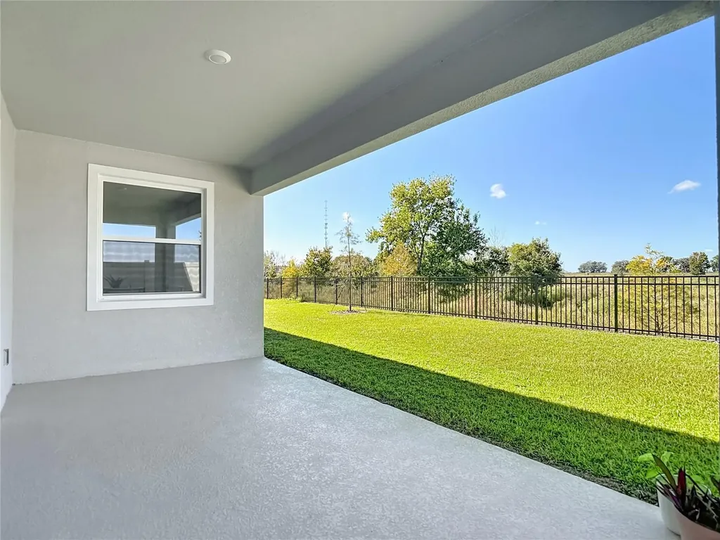 10471 Bridgegate Heights Loop San Antonio FL 33576