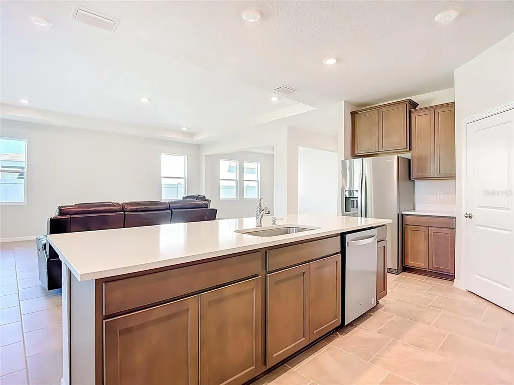 10471 Bridgegate Heights Loop San Antonio FL 33576