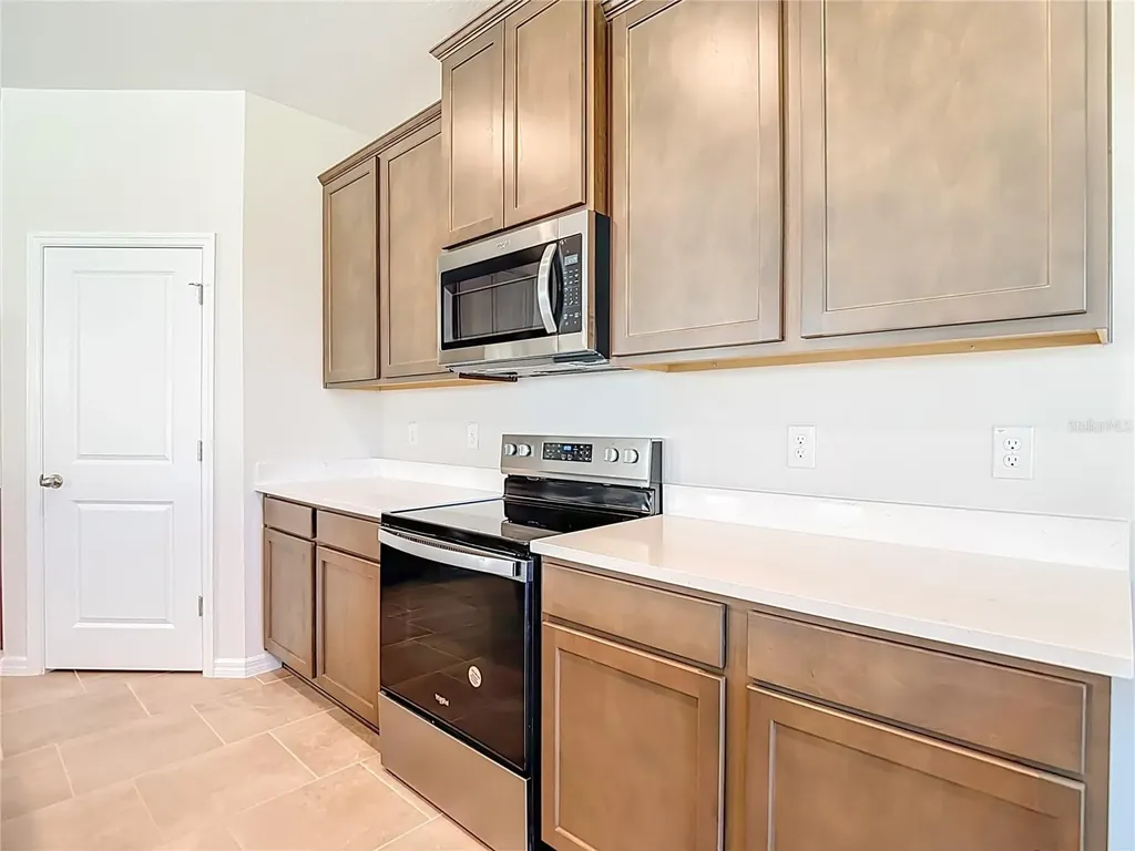 10471 Bridgegate Heights Loop San Antonio FL 33576
