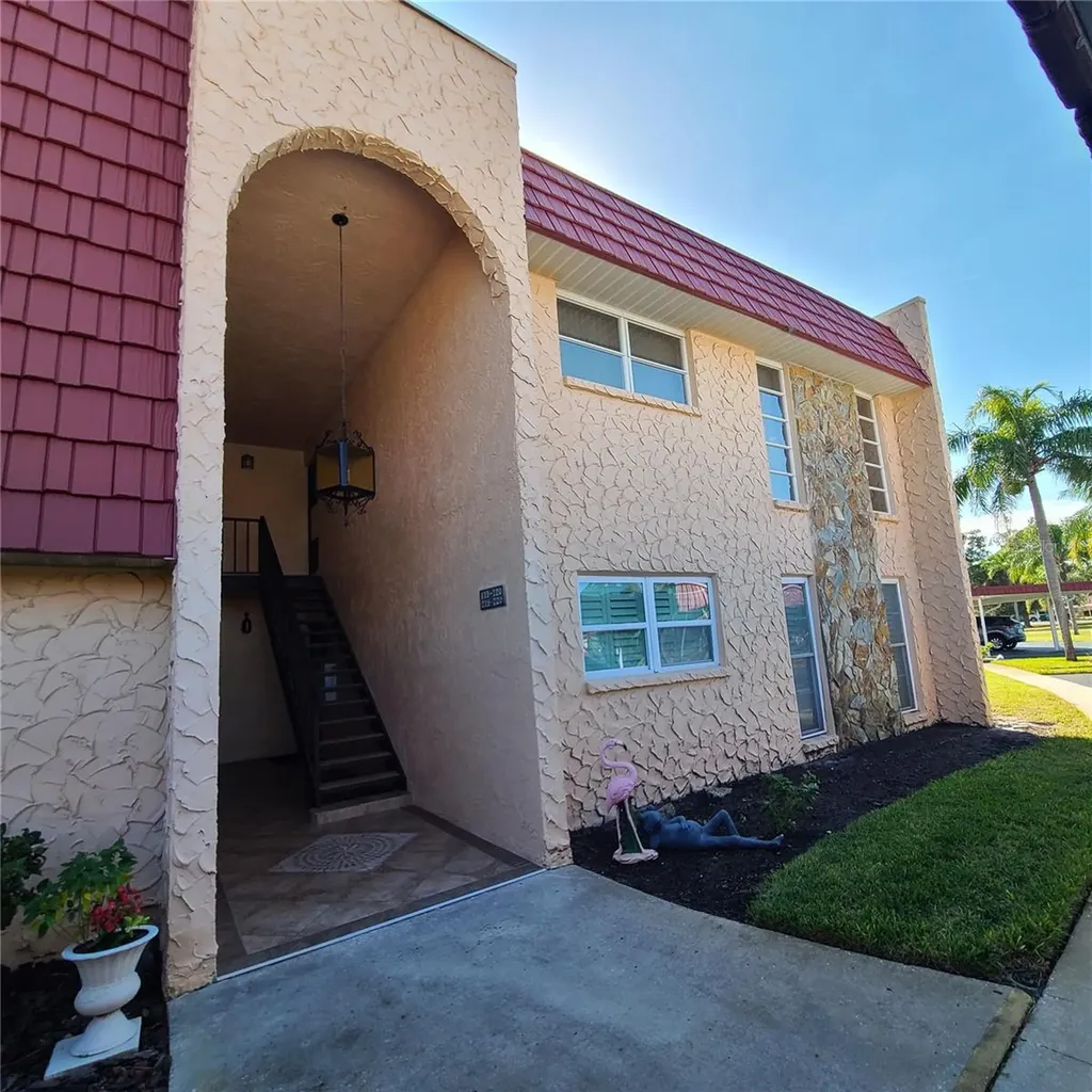 220 Buttonwood Circle Seminole FL 33777