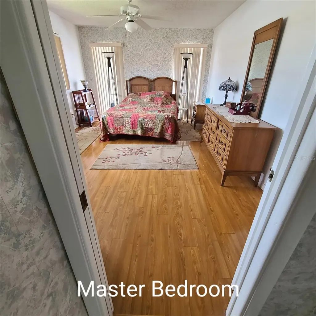 220 Buttonwood Circle Seminole FL 33777