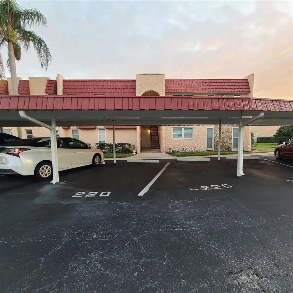 220 Buttonwood Circle Seminole FL 33777
