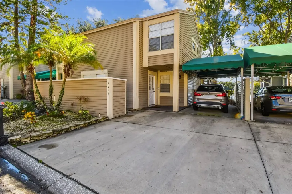 6916 Lake Place Court Tampa FL 33634