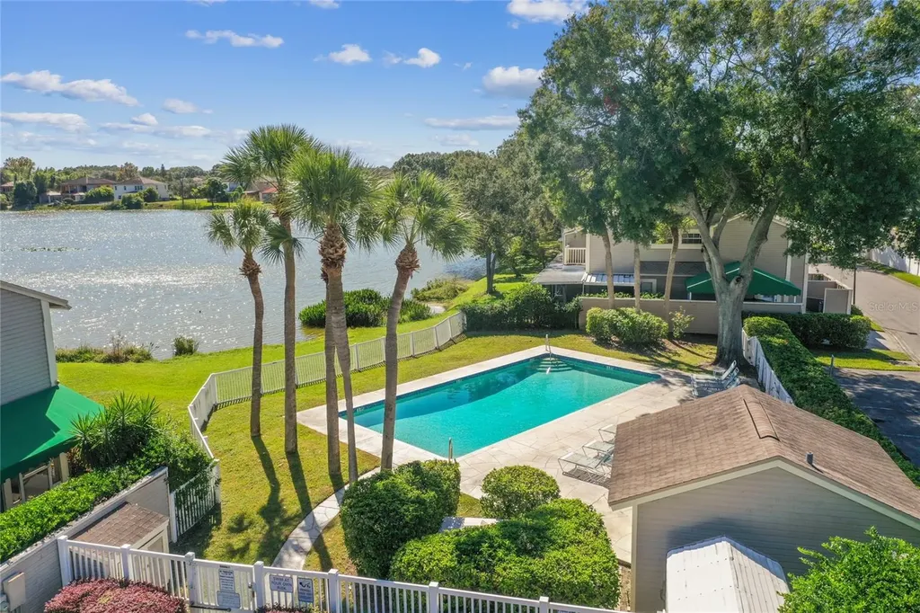 6916 Lake Place Court Tampa FL 33634