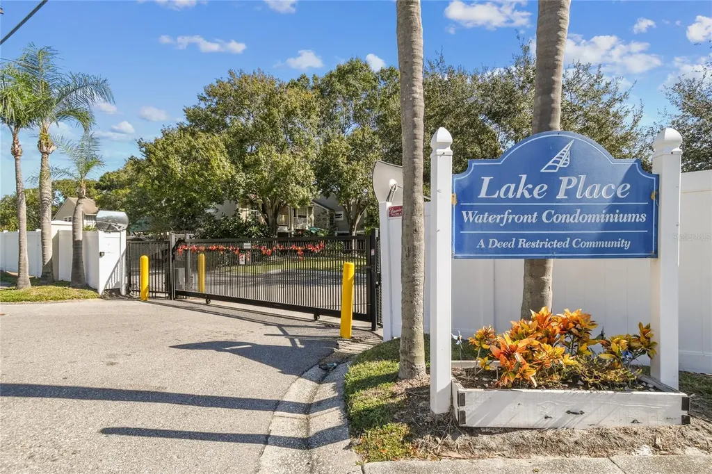 6916 Lake Place Court Tampa FL 33634