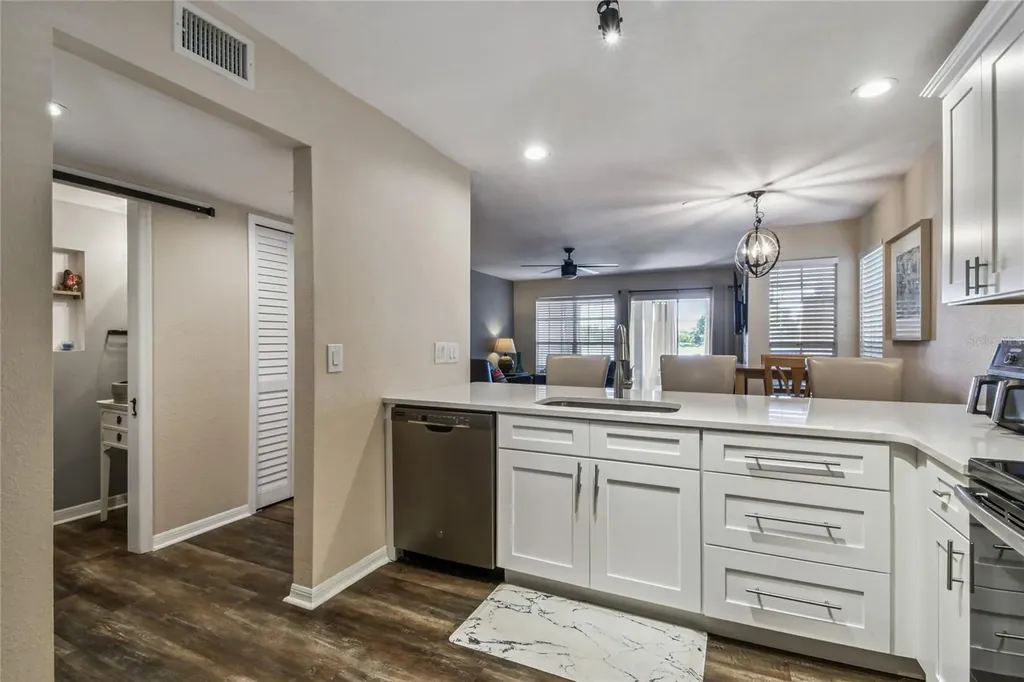 6916 Lake Place Court Tampa FL 33634