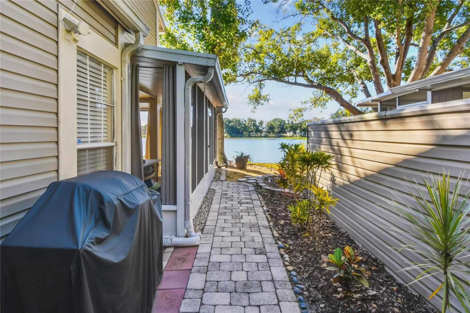 6916 Lake Place Court Tampa FL 33634