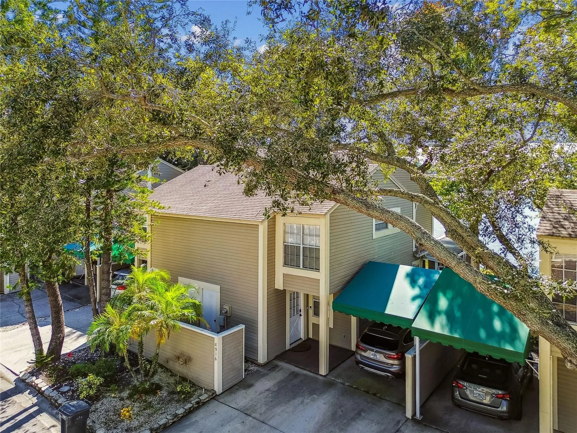 6916 Lake Place Court Tampa FL 33634