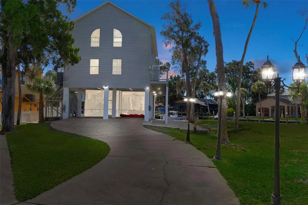 5272 Tropical Point Weeki Wachee FL 34607