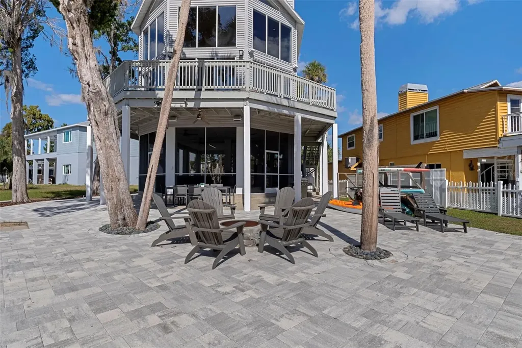 5272 Tropical Point Weeki Wachee FL 34607