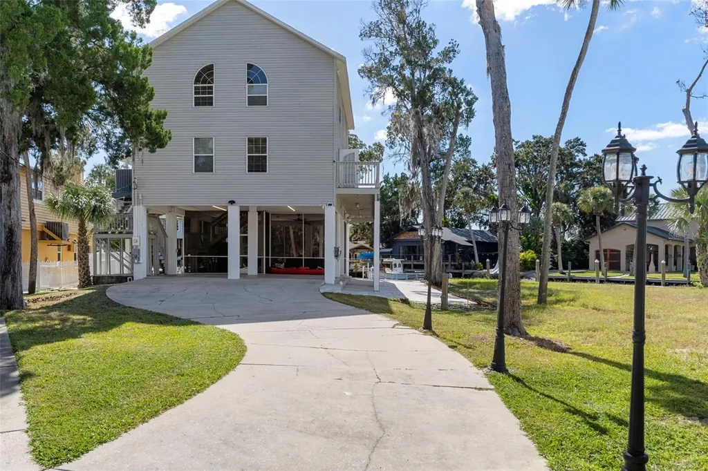 5272 Tropical Point Weeki Wachee FL 34607