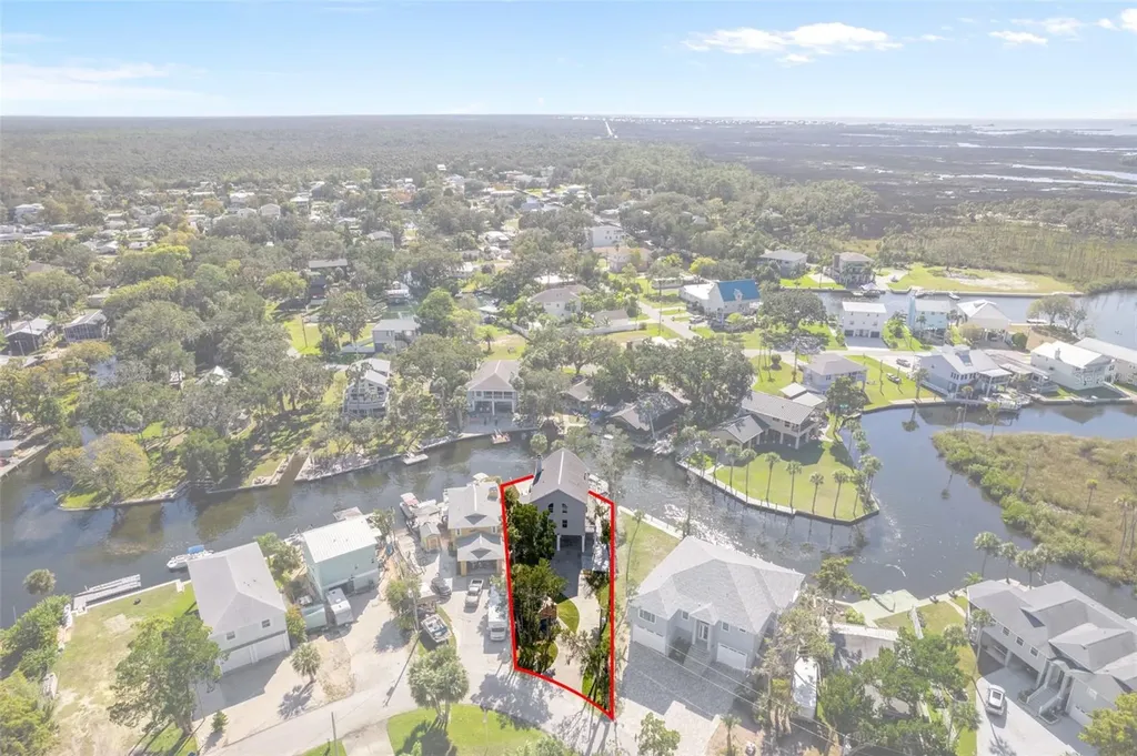 5272 Tropical Point Weeki Wachee FL 34607