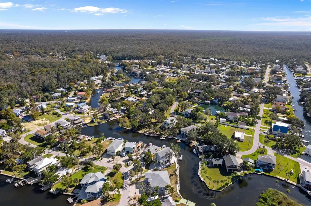 5272 Tropical Point Weeki Wachee FL 34607
