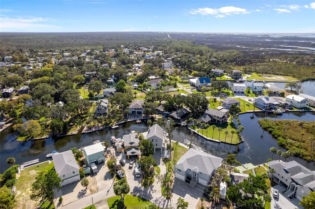 5272 Tropical Point Weeki Wachee FL 34607