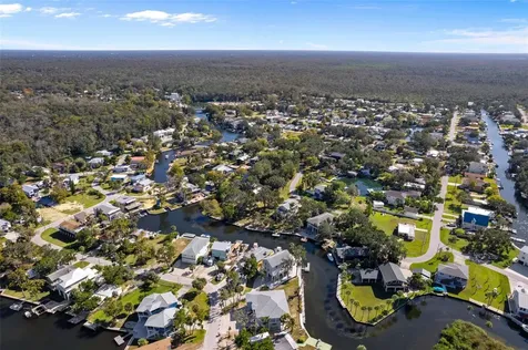 5272 Tropical Point Weeki Wachee FL 34607