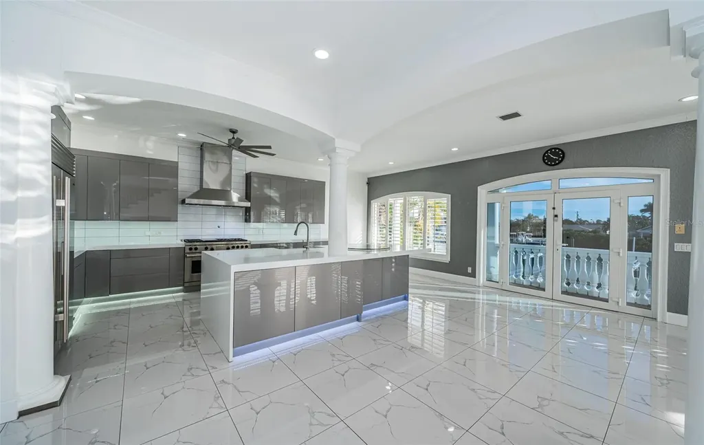 7942 3rd Avenue S St Petersburg FL 33707