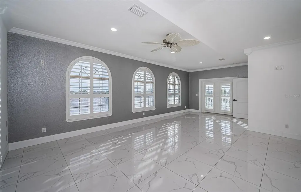 7942 3rd Avenue S St Petersburg FL 33707