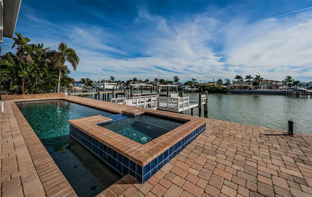 7942 3rd Avenue S St Petersburg FL 33707