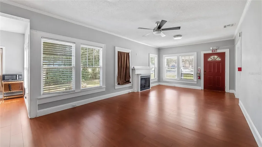 1704 W Main Street Leesburg FL 34748