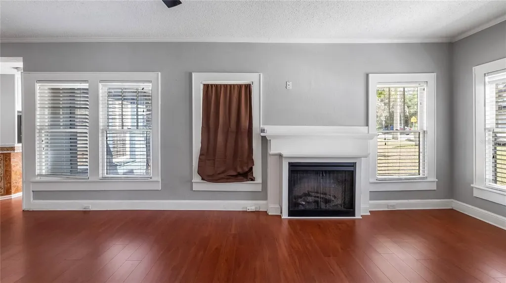 1704 W Main Street Leesburg FL 34748