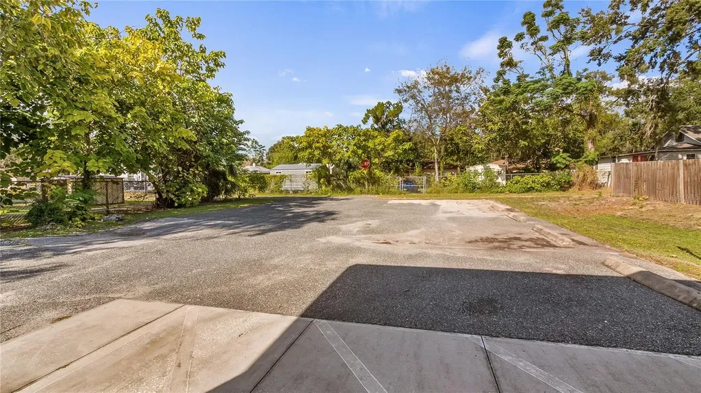 1704 W Main Street Leesburg FL 34748