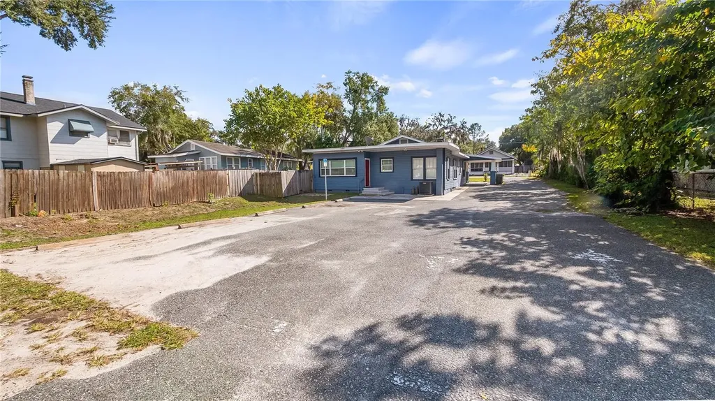 1704 W Main Street Leesburg FL 34748
