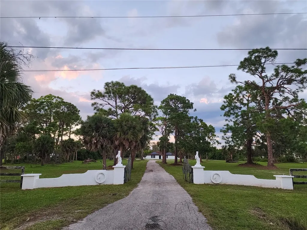 900 Crestwood Road Englewood FL 34223