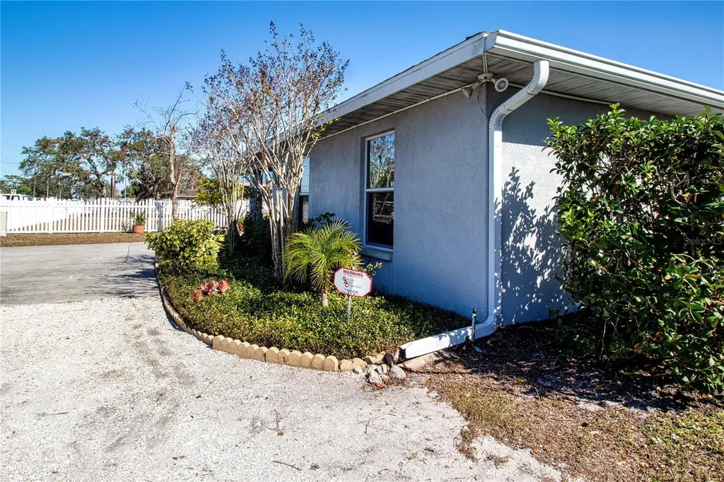 4010 N Lockwood Ridge Road Sarasota FL 34234