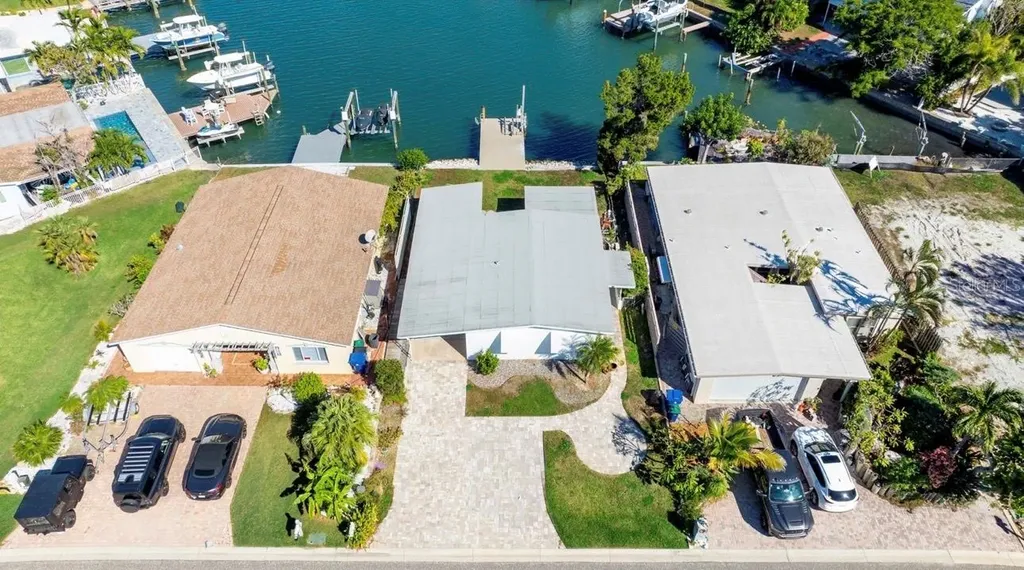 17611 1st Street E Redington Shores FL 33708