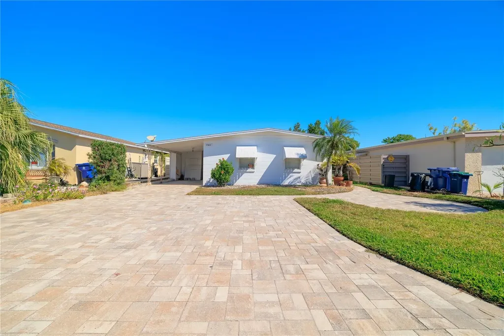 17611 1st Street E Redington Shores FL 33708