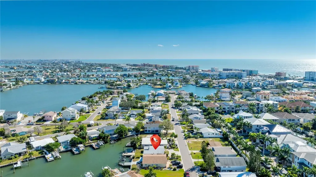 17611 1st Street E Redington Shores FL 33708