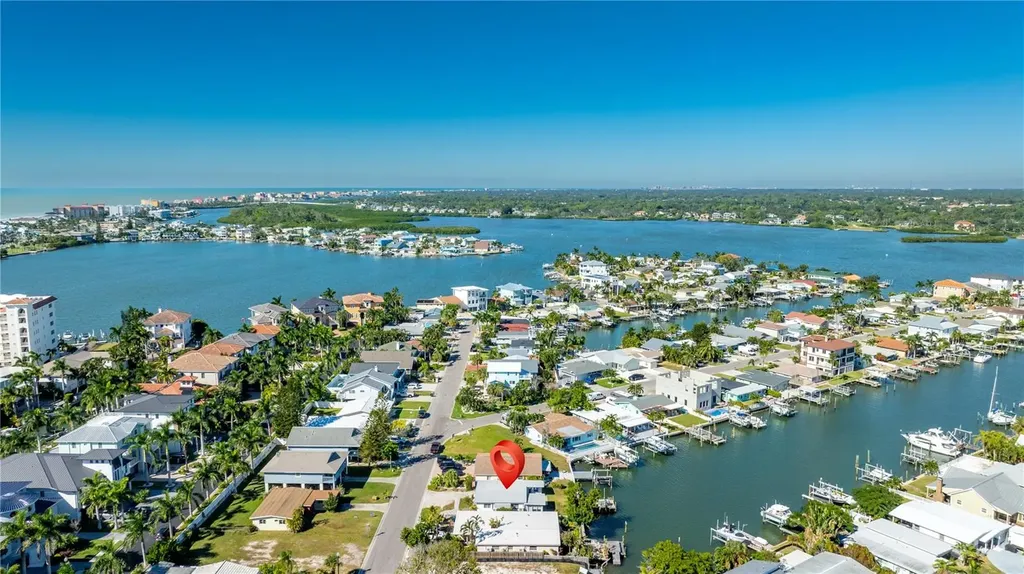 17611 1st Street E Redington Shores FL 33708