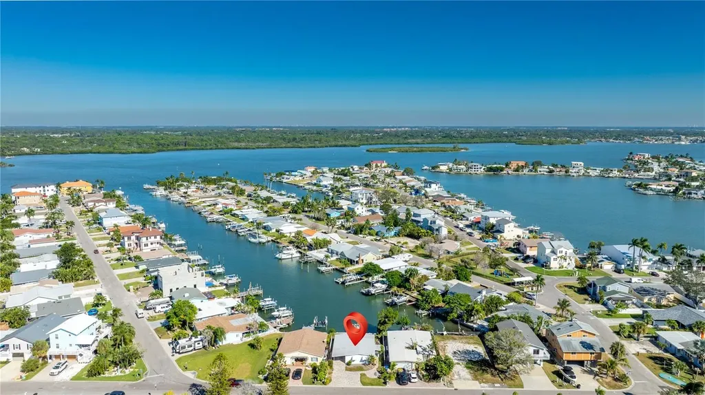 17611 1st Street E Redington Shores FL 33708