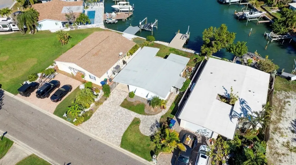 17611 1st Street E Redington Shores FL 33708